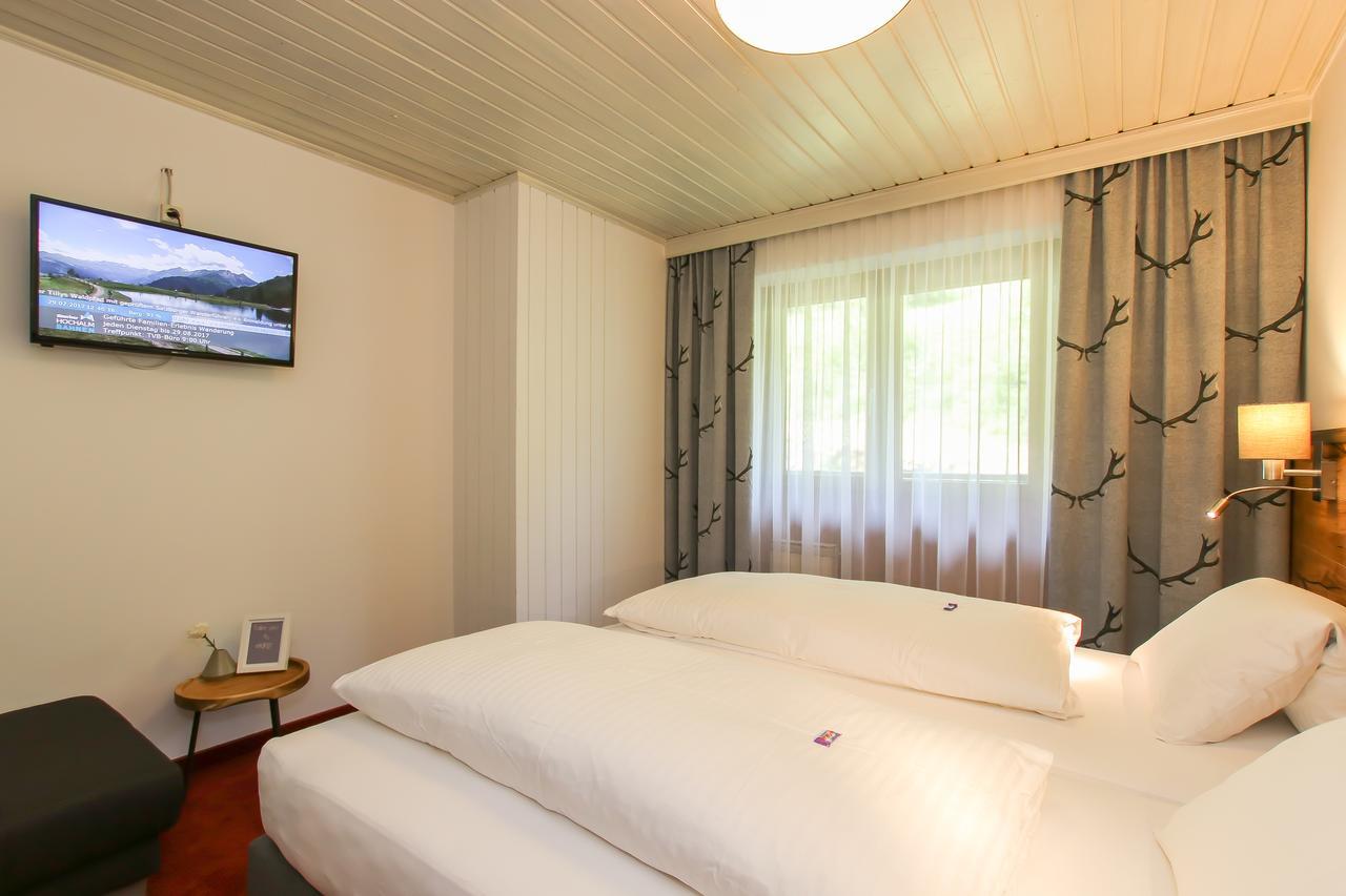 Gasthof Baerenwirt Hotell Fusch an der Grossglocknerstrasse Exteriör bild